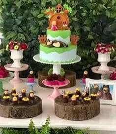 ideias de festa masha e o urso, Mesa do bolo