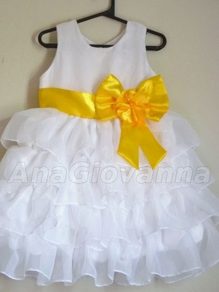 Vestido Infantil Branco com laço amarelo